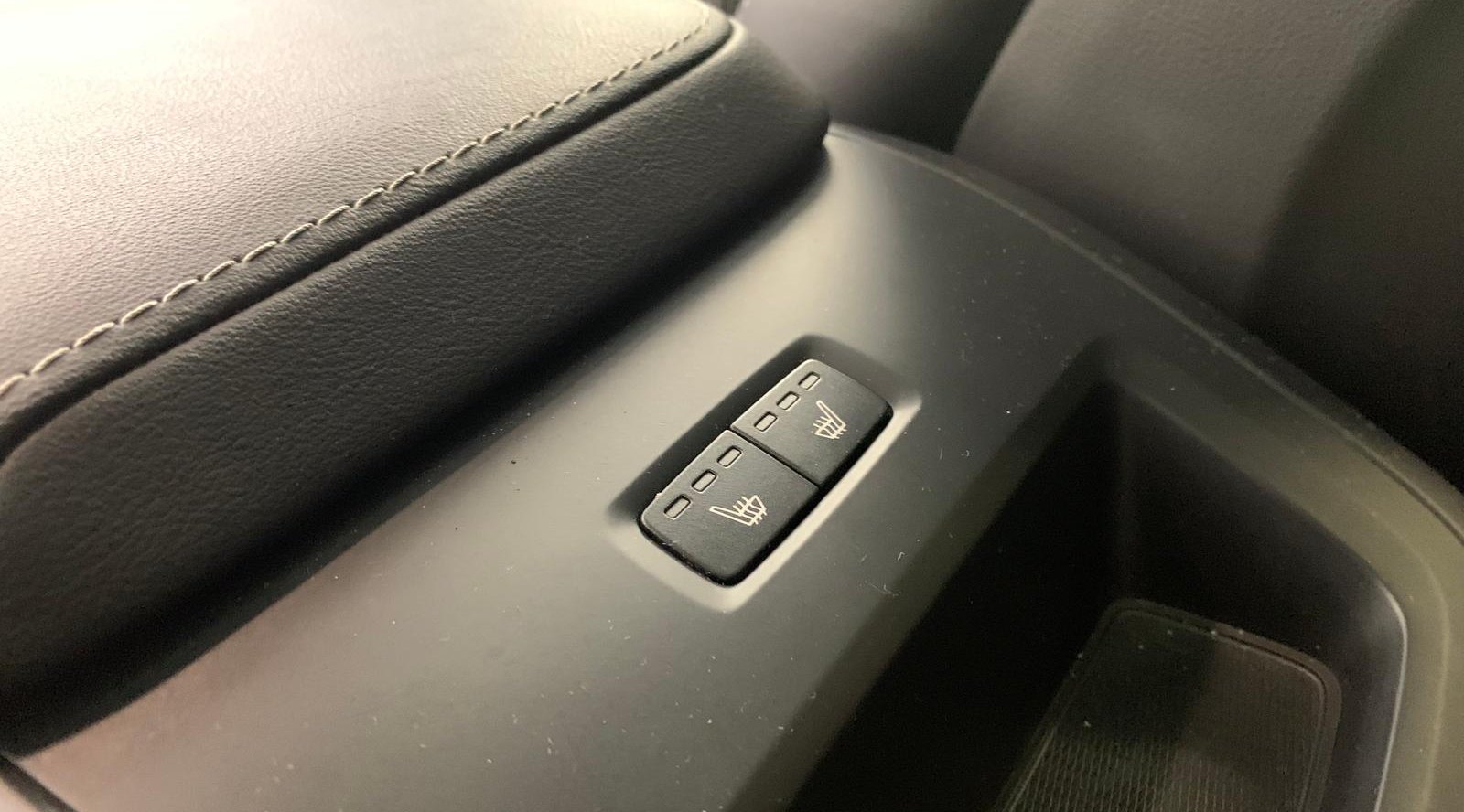 Volvo XC60 Plus Black Edition Recharge Plug-In Hybrid AWD 11