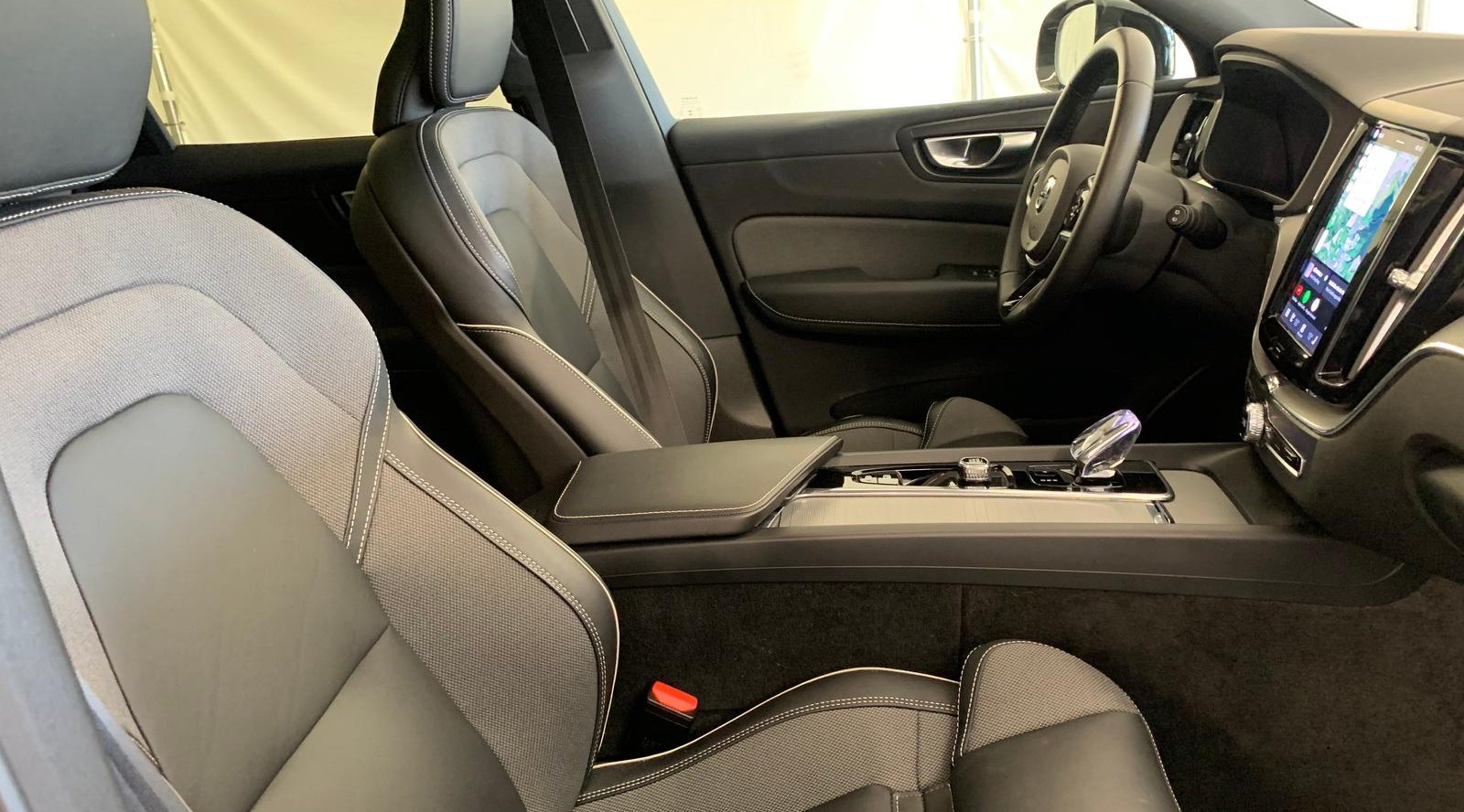 Volvo XC60 Plus Black Edition Recharge Plug-In Hybrid AWD 3