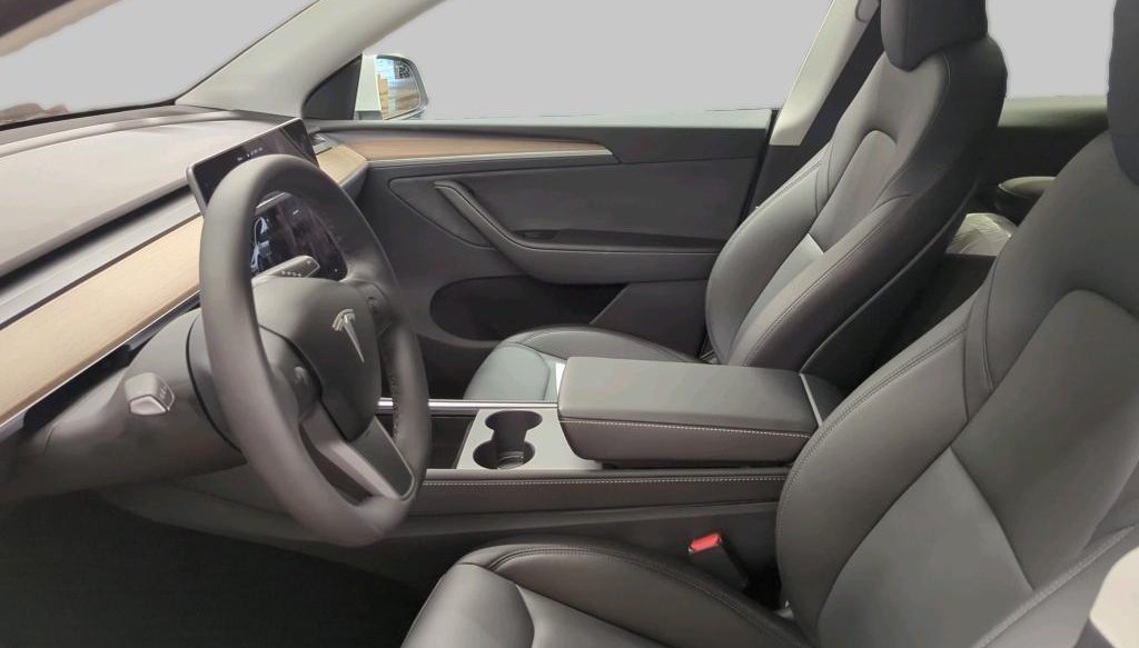 Tesla Model Y Long Range Dual AWD 6