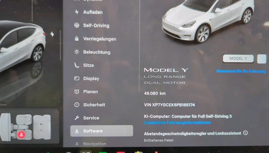 Tesla Model Y Long Range Dual AWD 8