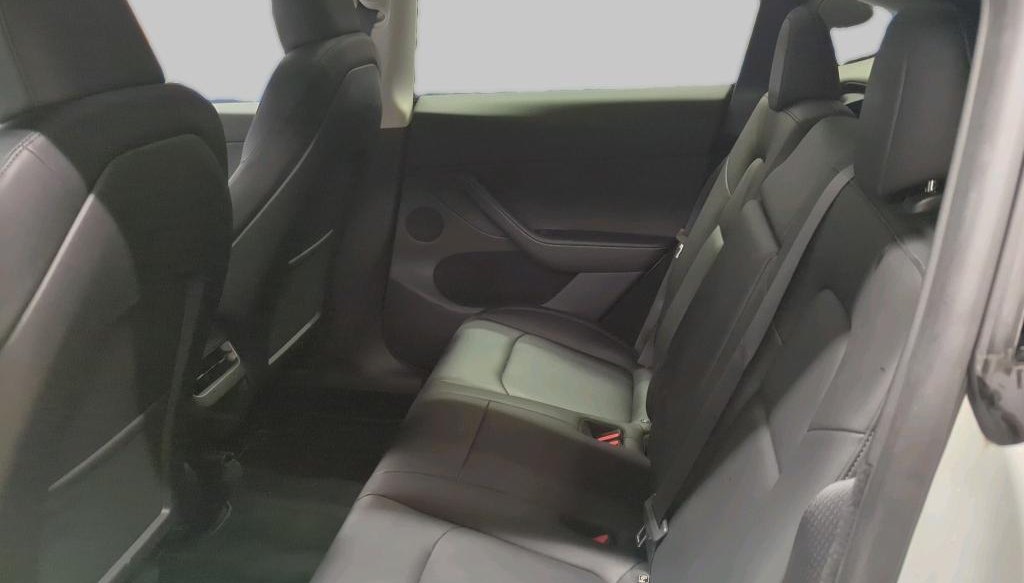 Tesla Model Y Long Range Dual AWD 9