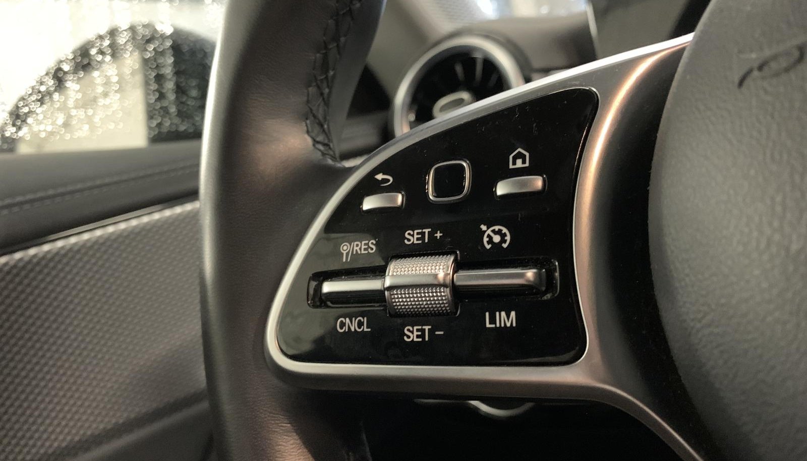 Mercedes-Benz CLA Progressive 11