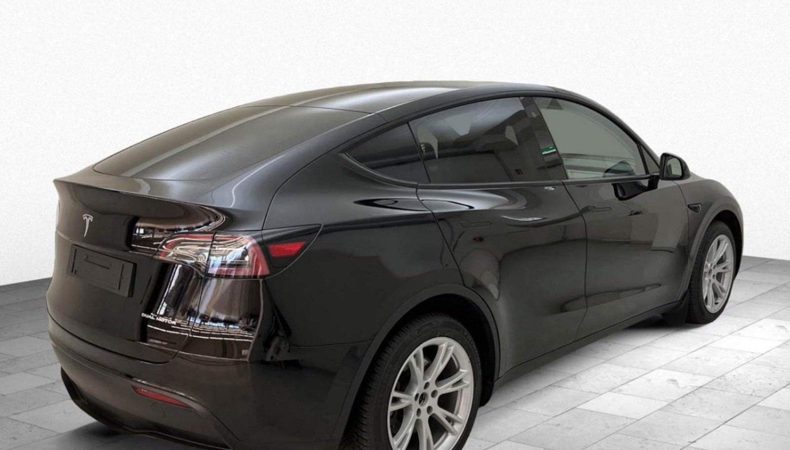 Tesla Model Y Long Range Dual AWD 4