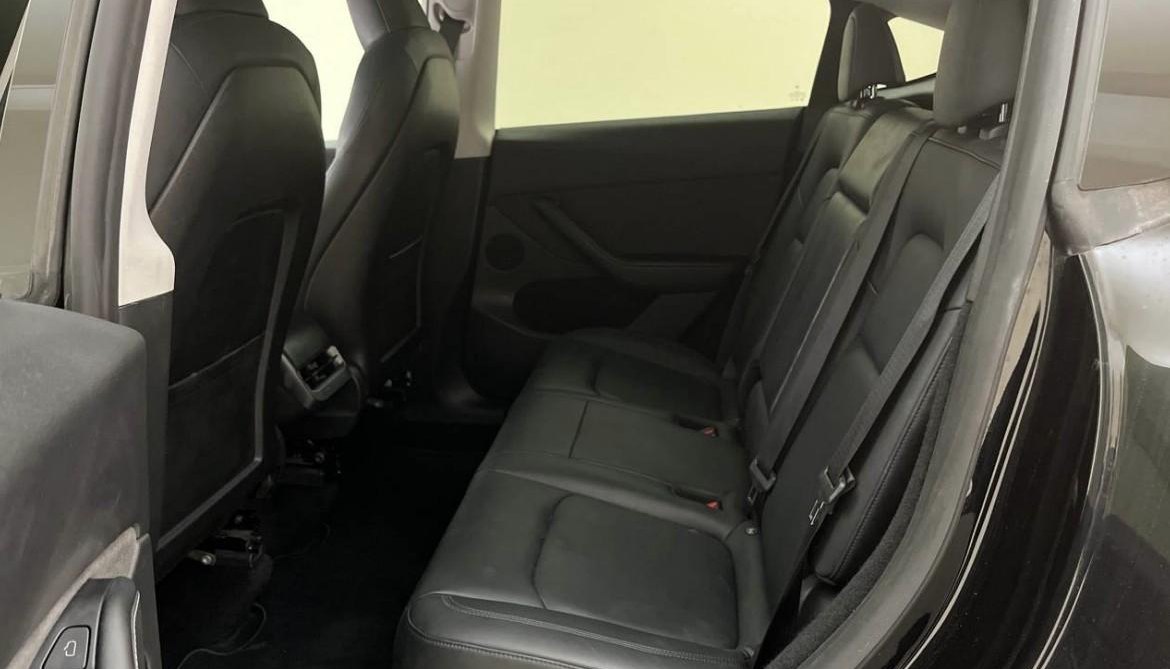 Tesla Model Y Long Range Dual AWD 9
