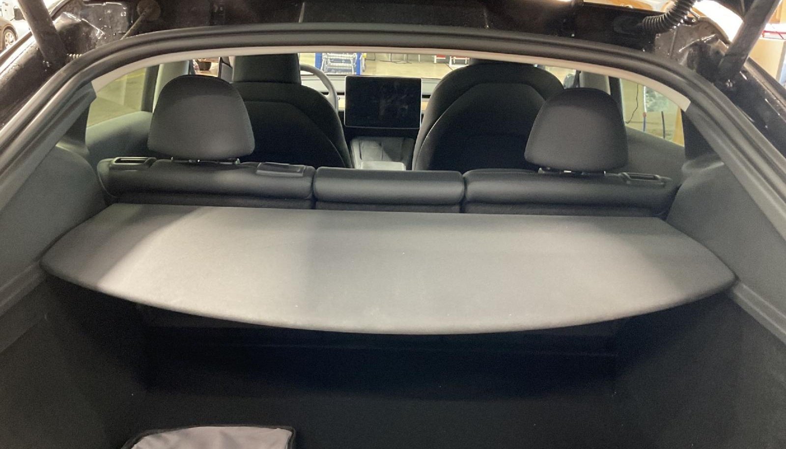 Tesla Model Y Long Range Dual AWD 8