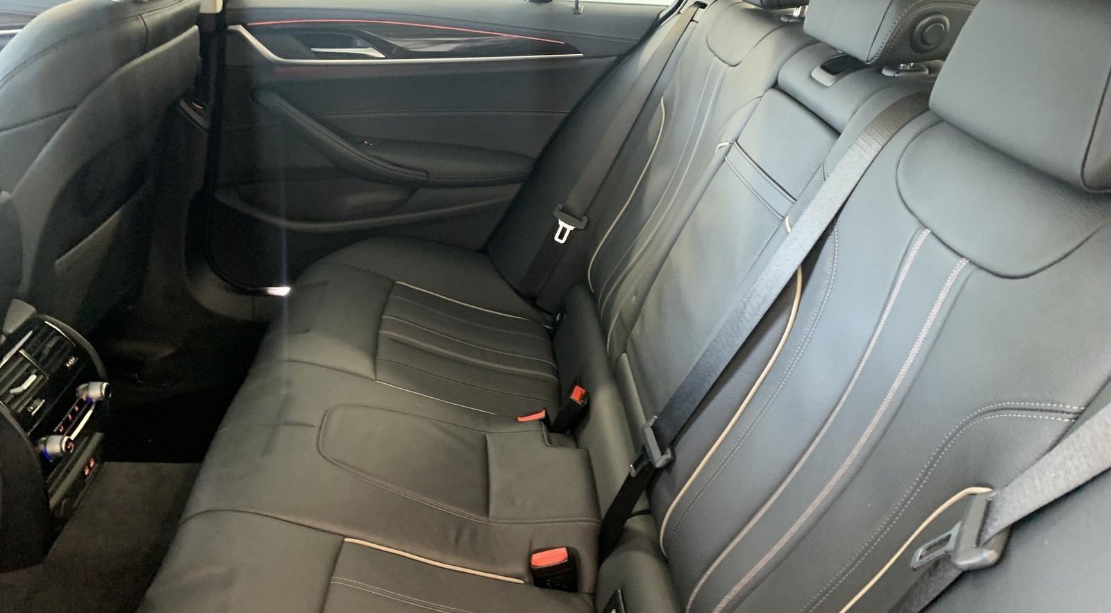 BMW 5 Luxury Line 11