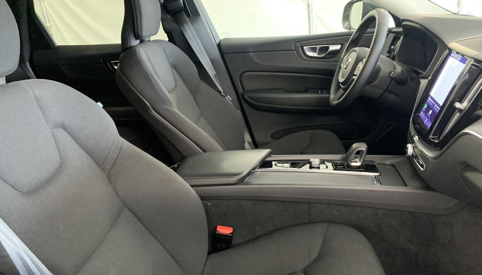 Volvo XC60 Momentum Pro 2WD 4