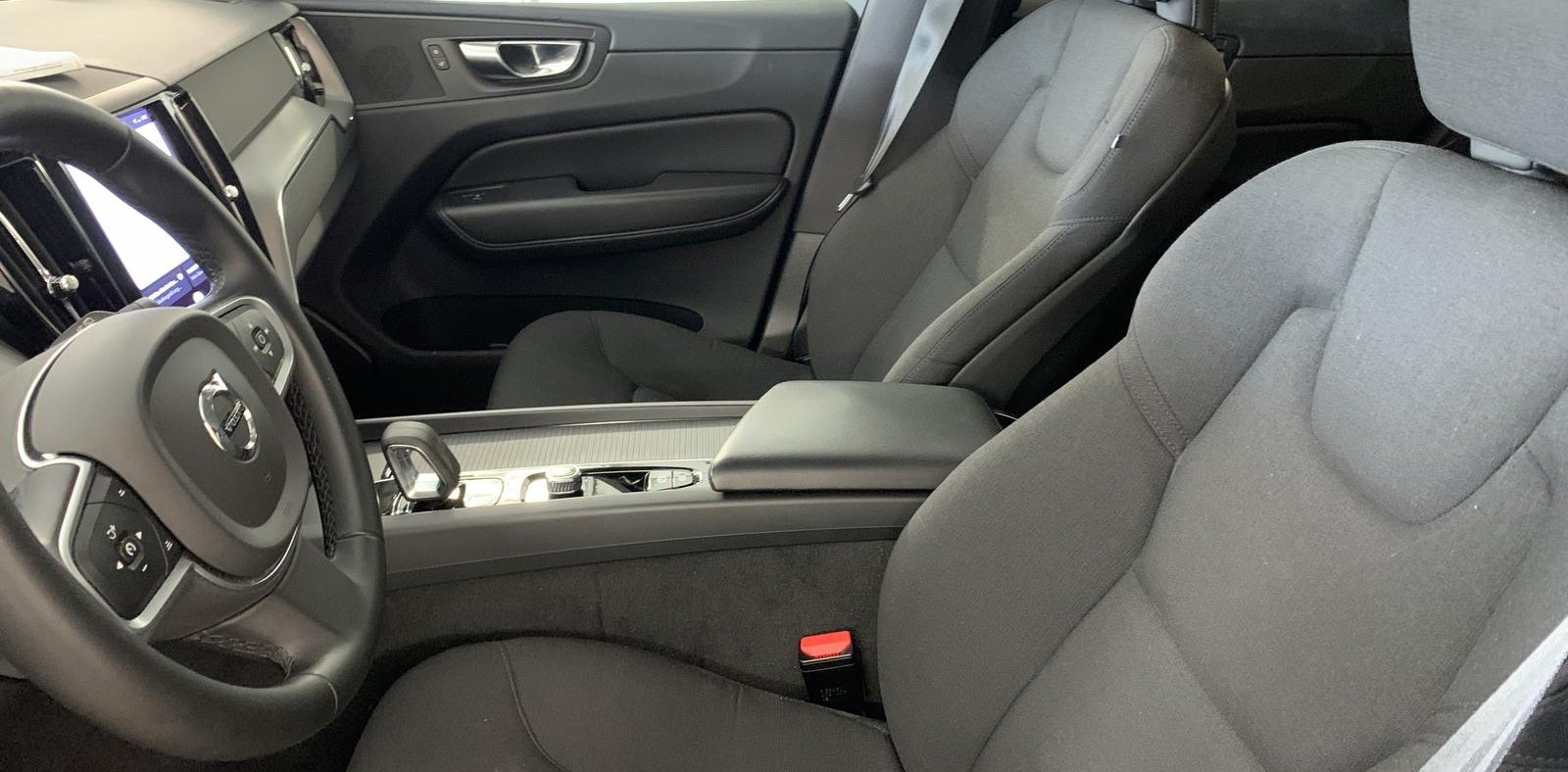 Volvo XC60 Momentum Pro 2WD 9