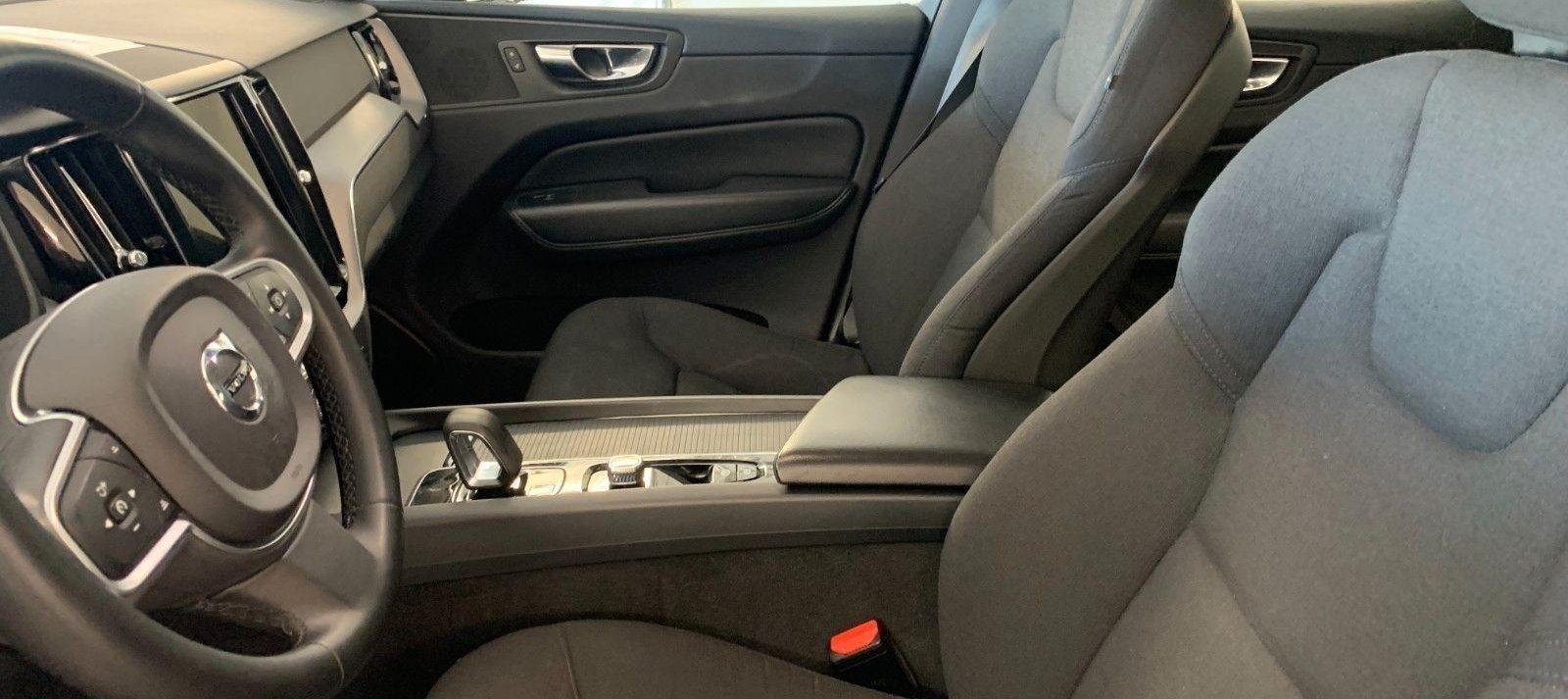Volvo XC60 Momentum Pro 2WD 10