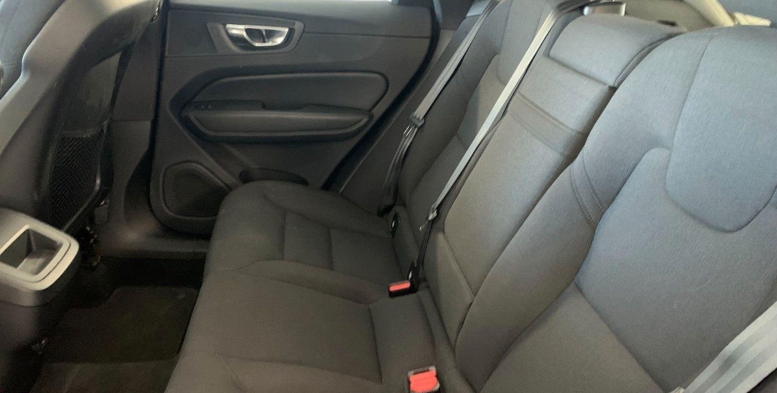 Volvo XC60 Momentum Pro 2WD 9