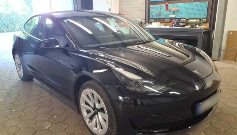 Tesla Model 3 Standard Range 2