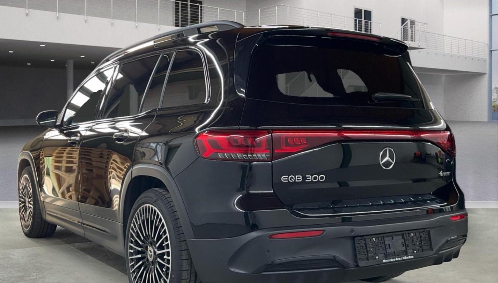 Mercedes-Benz EQB AMG Line 10