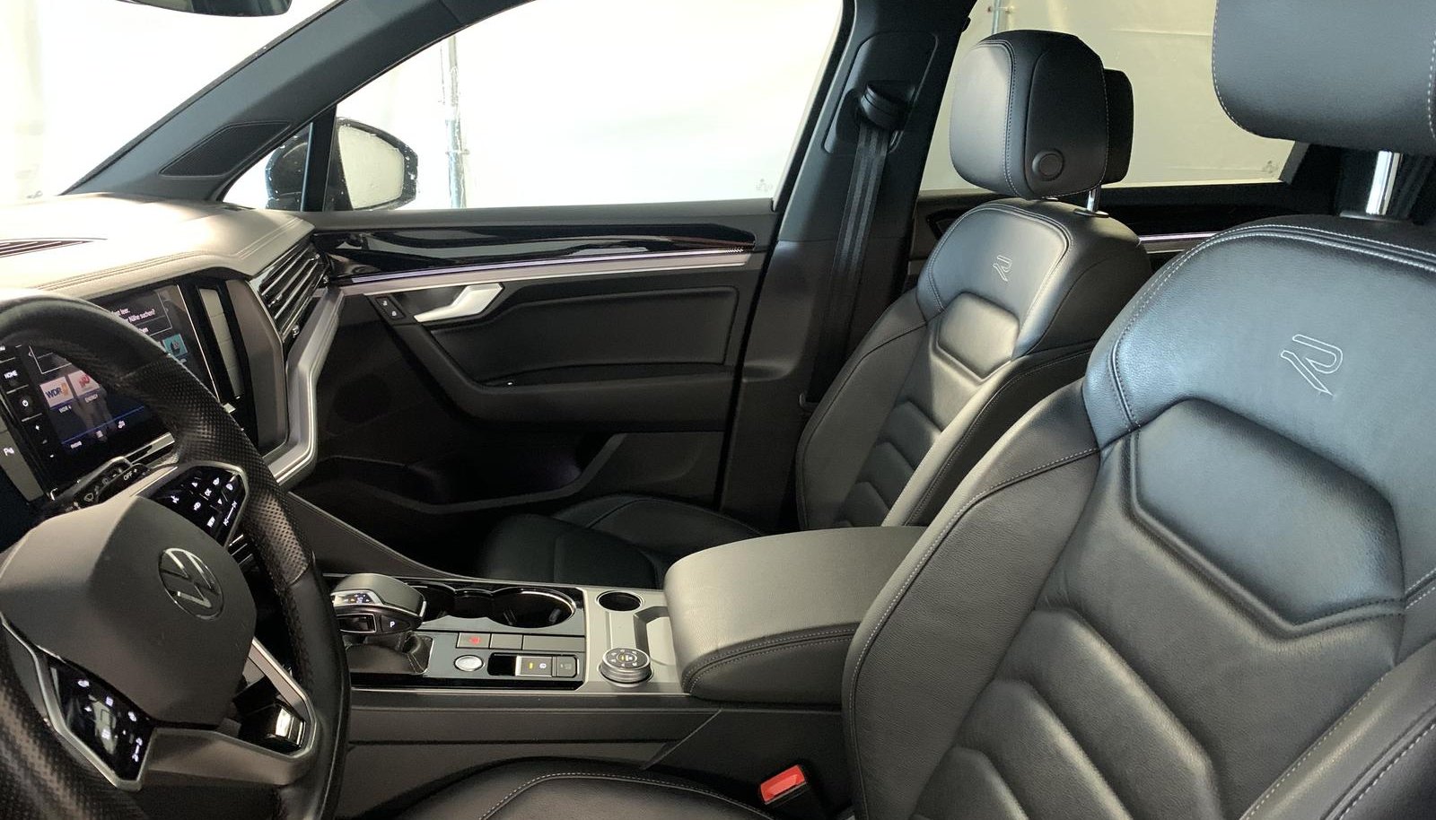 Volkswagen Touareg R-Line 11