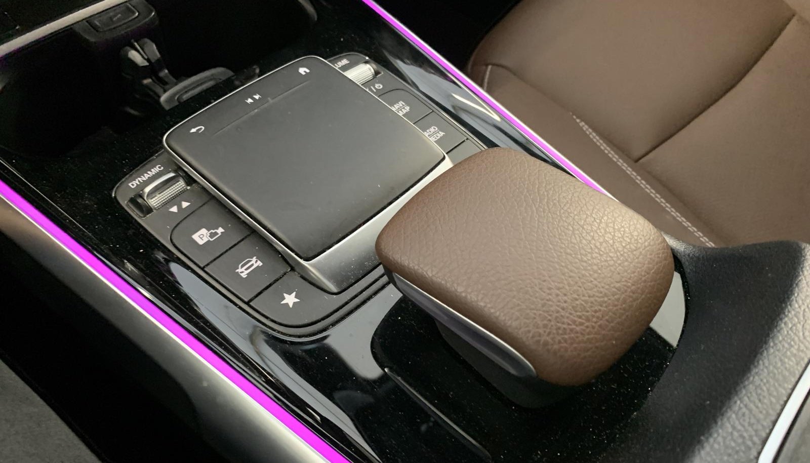 Mercedes-Benz GLB GLB 200 d 11