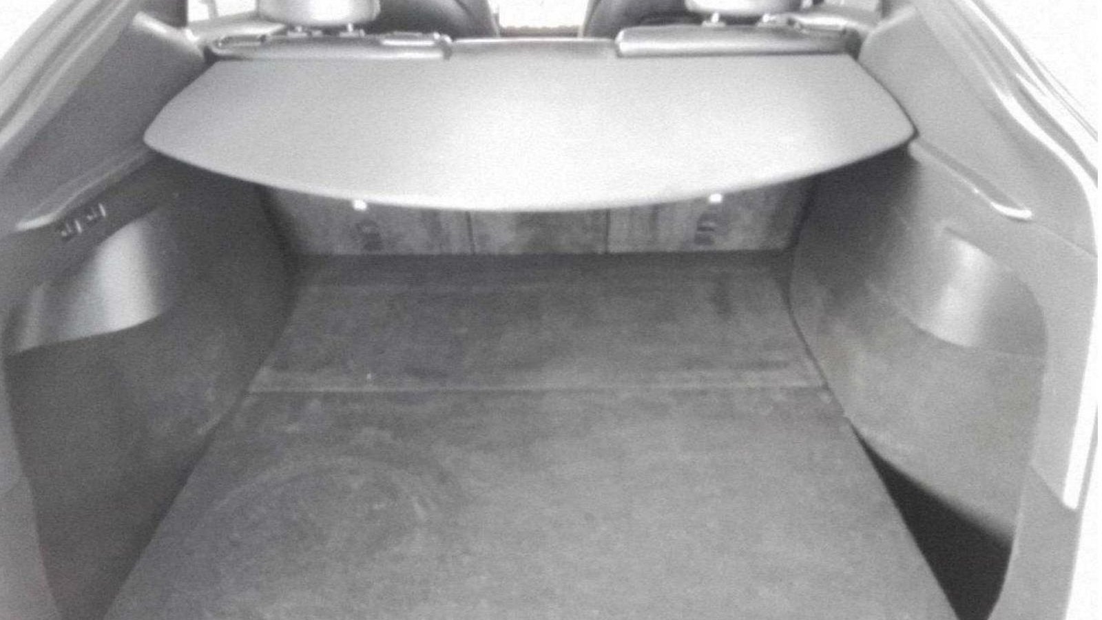 Tesla Model Y Long Range Dual AWD 10