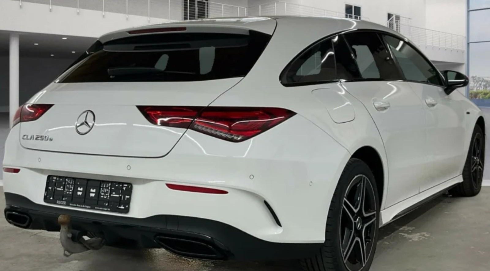 Mercedes-Benz CLA AMG Line 4