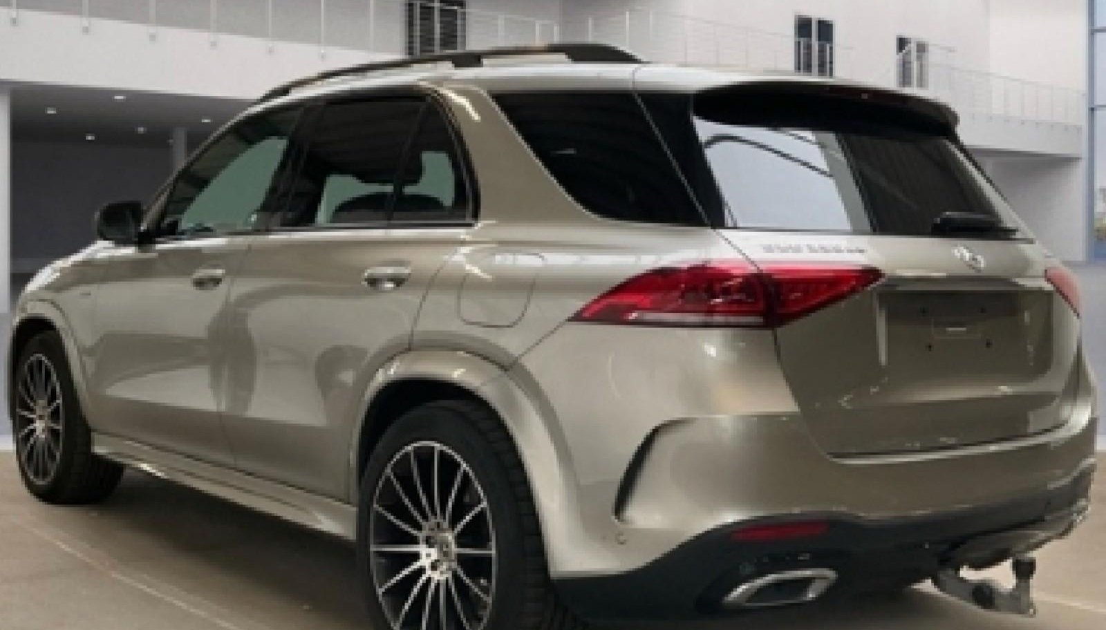 Mercedes-Benz GLE 2x AMG Line 3
