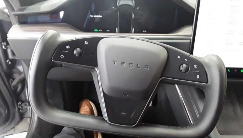 Tesla Model S Dual Maximum Range 5