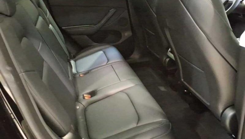 Tesla Model Y Basis RWD 7