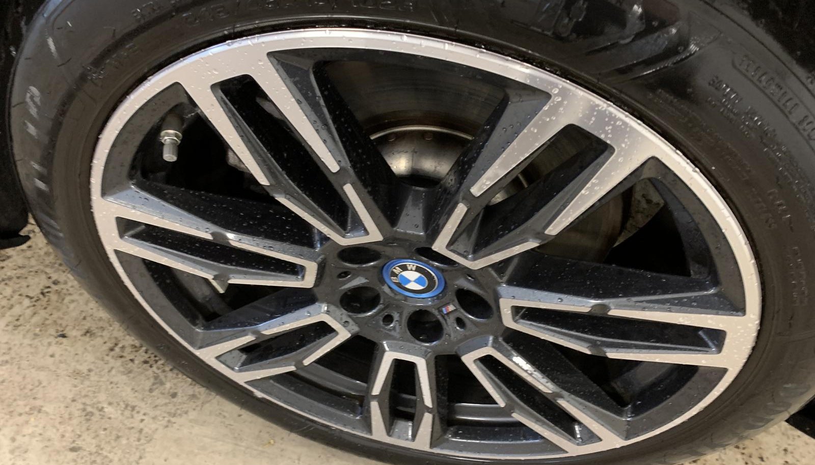 BMW i5 M Sport 11