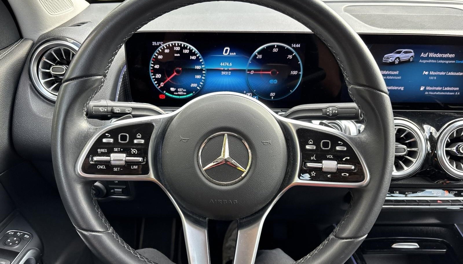 Mercedes-Benz EQB Progressive 11