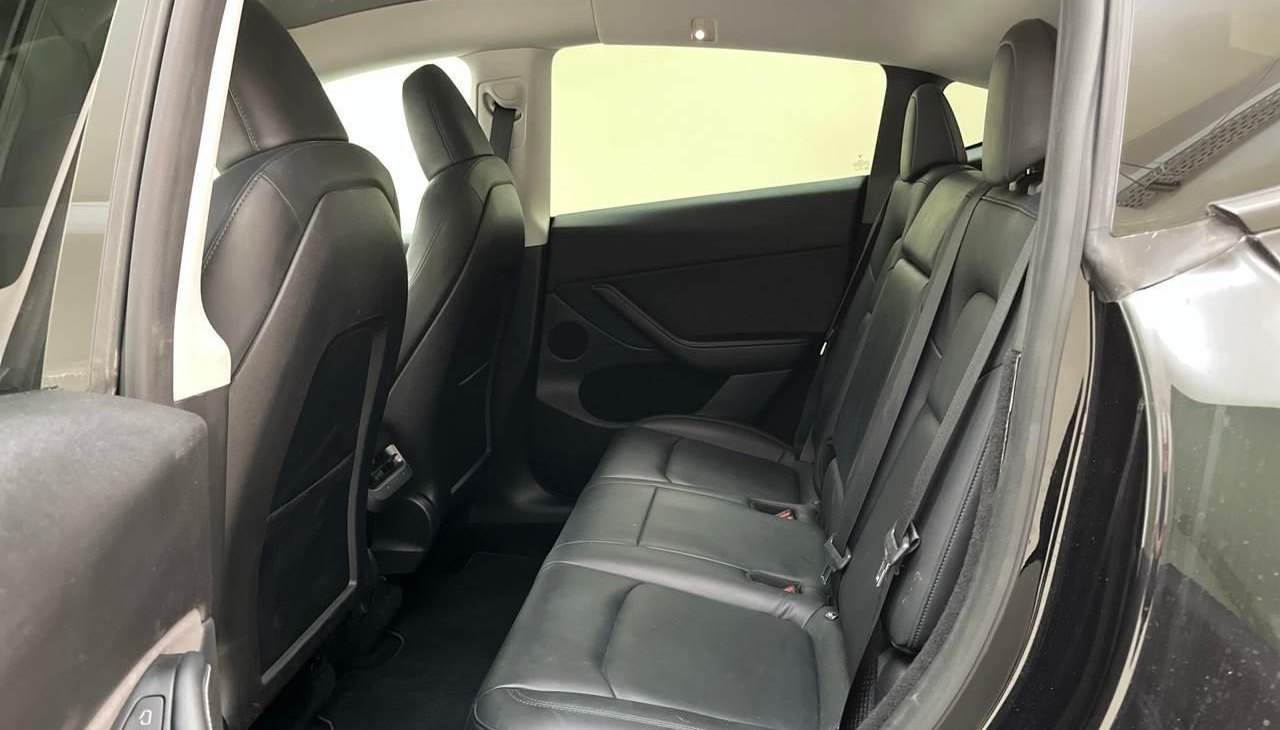Tesla Model Y Long Range Dual AWD 10