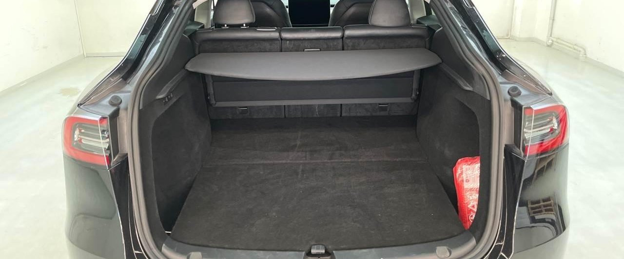 Tesla Model Y Long Range Dual AWD 11