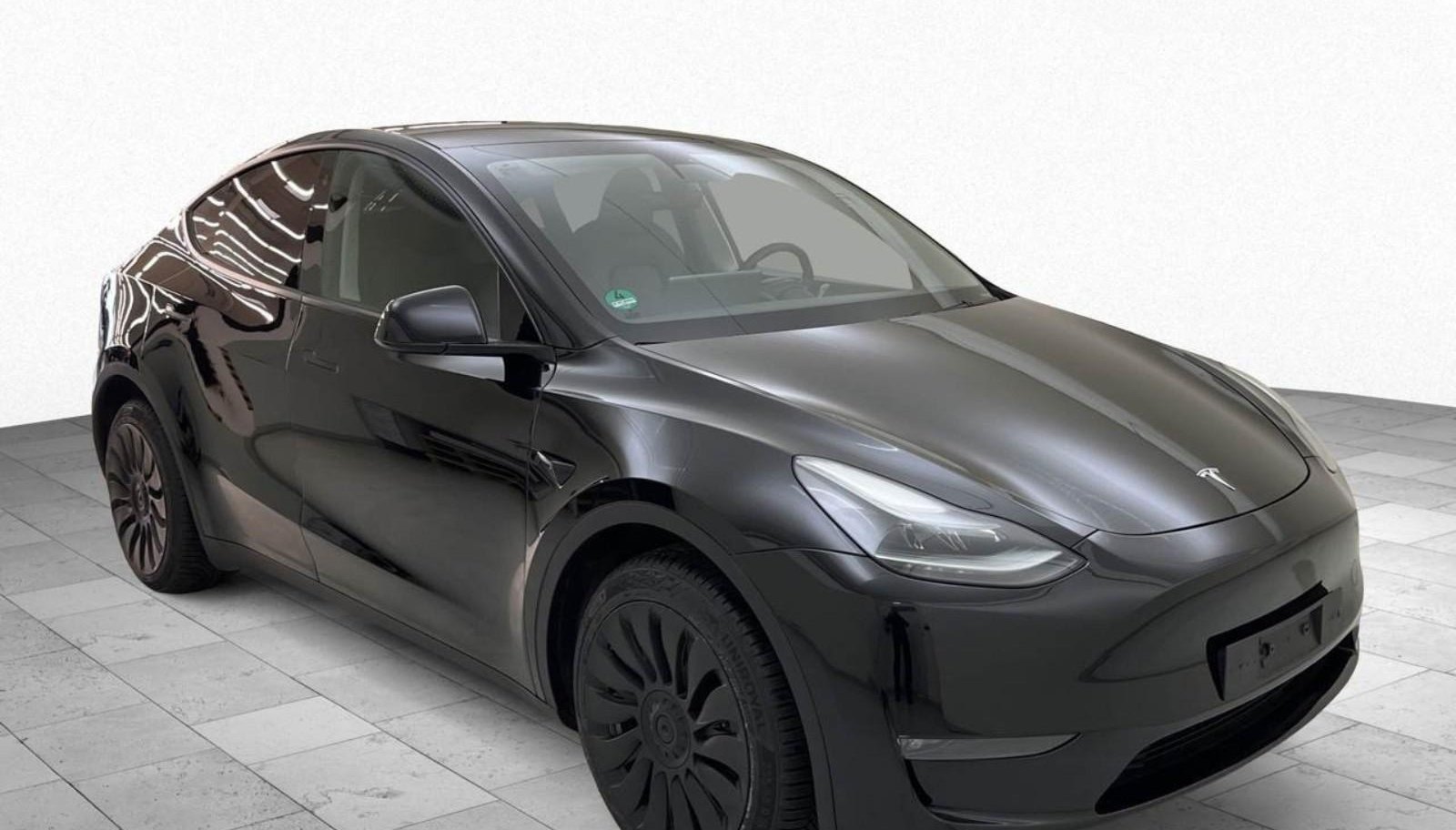 Tesla Model Y Long Range Dual AWD 2