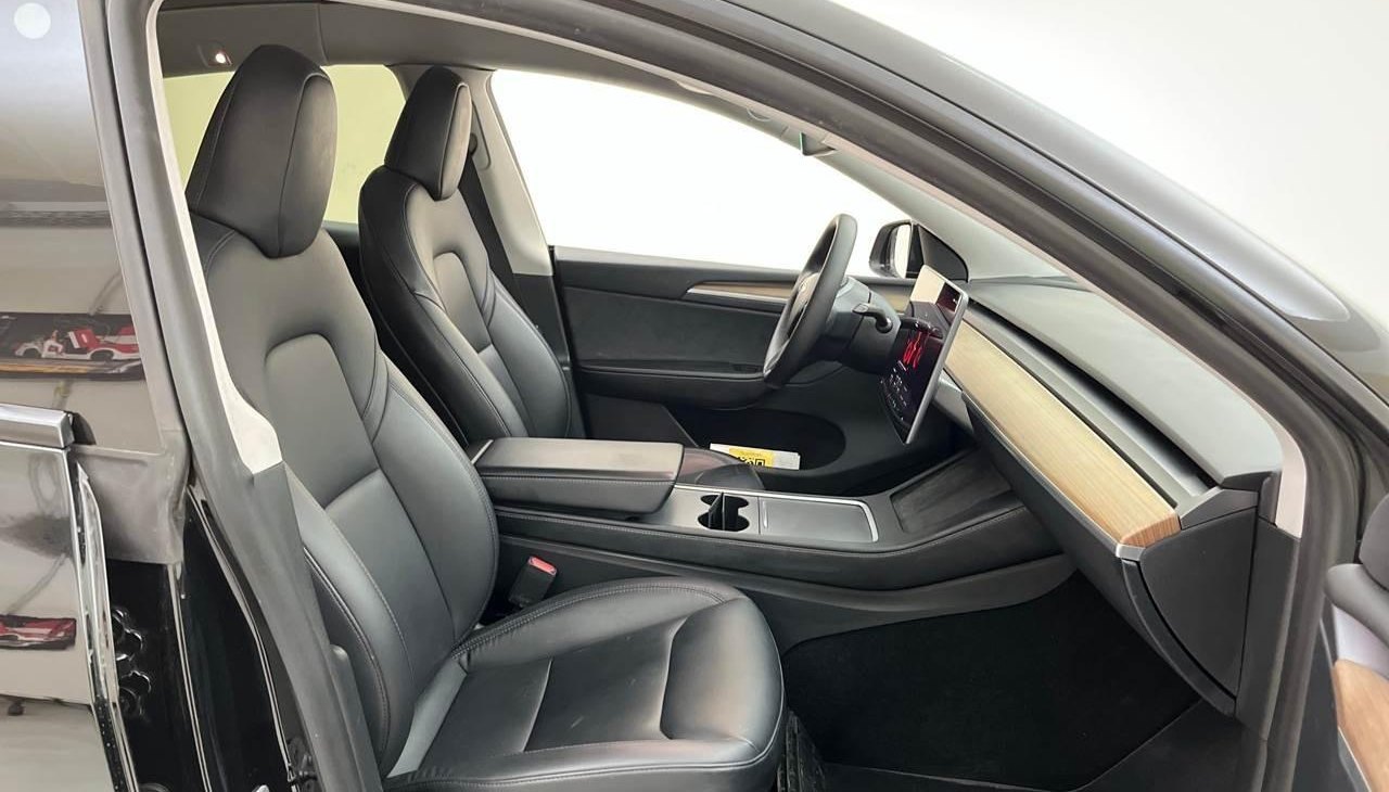 Tesla Model Y Long Range Dual AWD 6