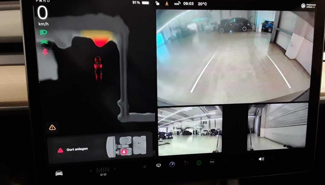 Tesla Model Y Long Range Dual AWD 8