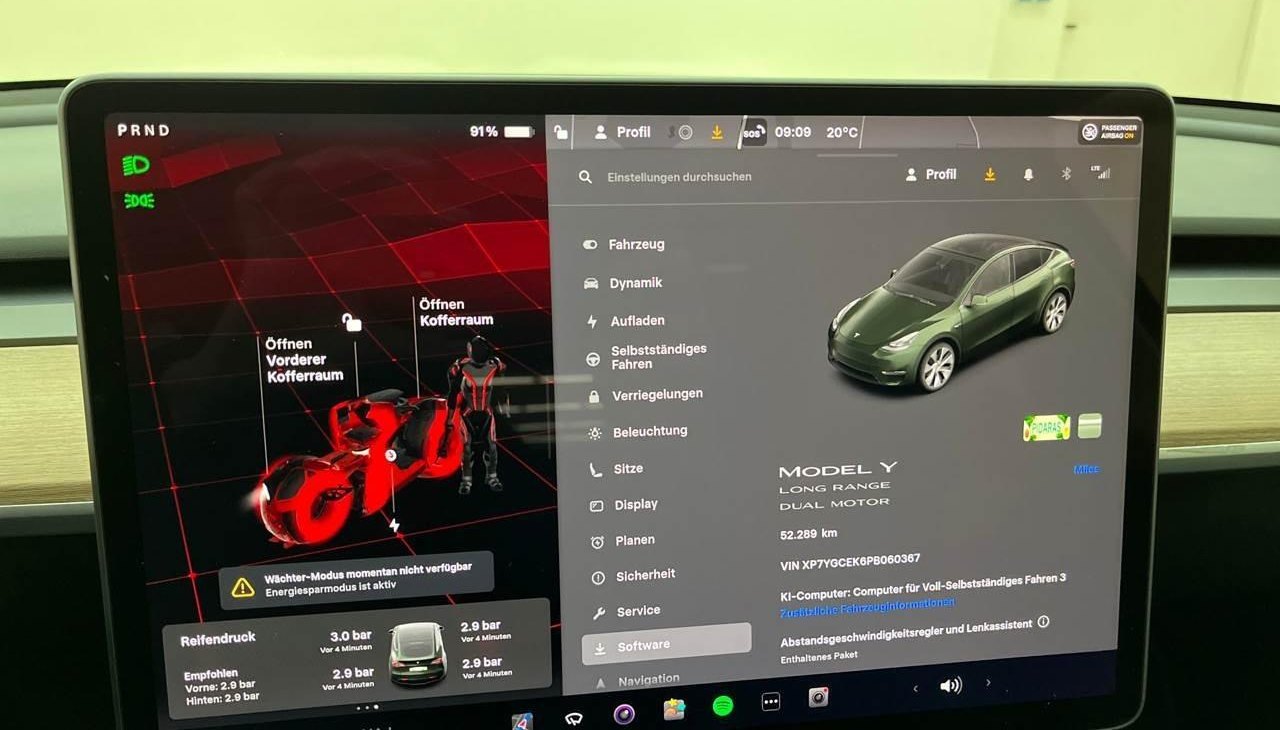 Tesla Model Y Long Range Dual AWD 9