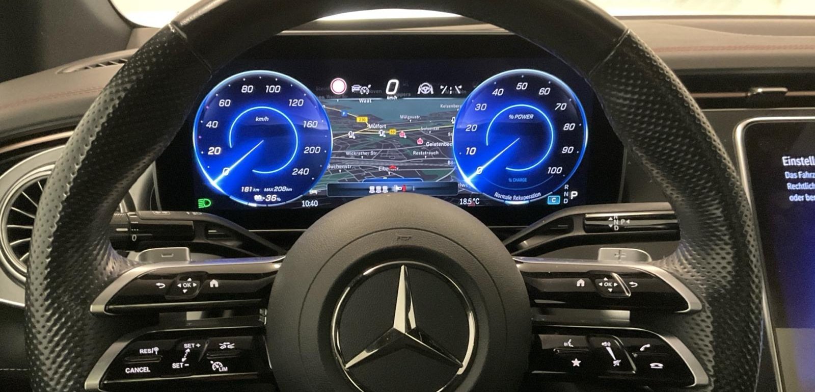 Mercedes-Benz EQE AMG Line 12