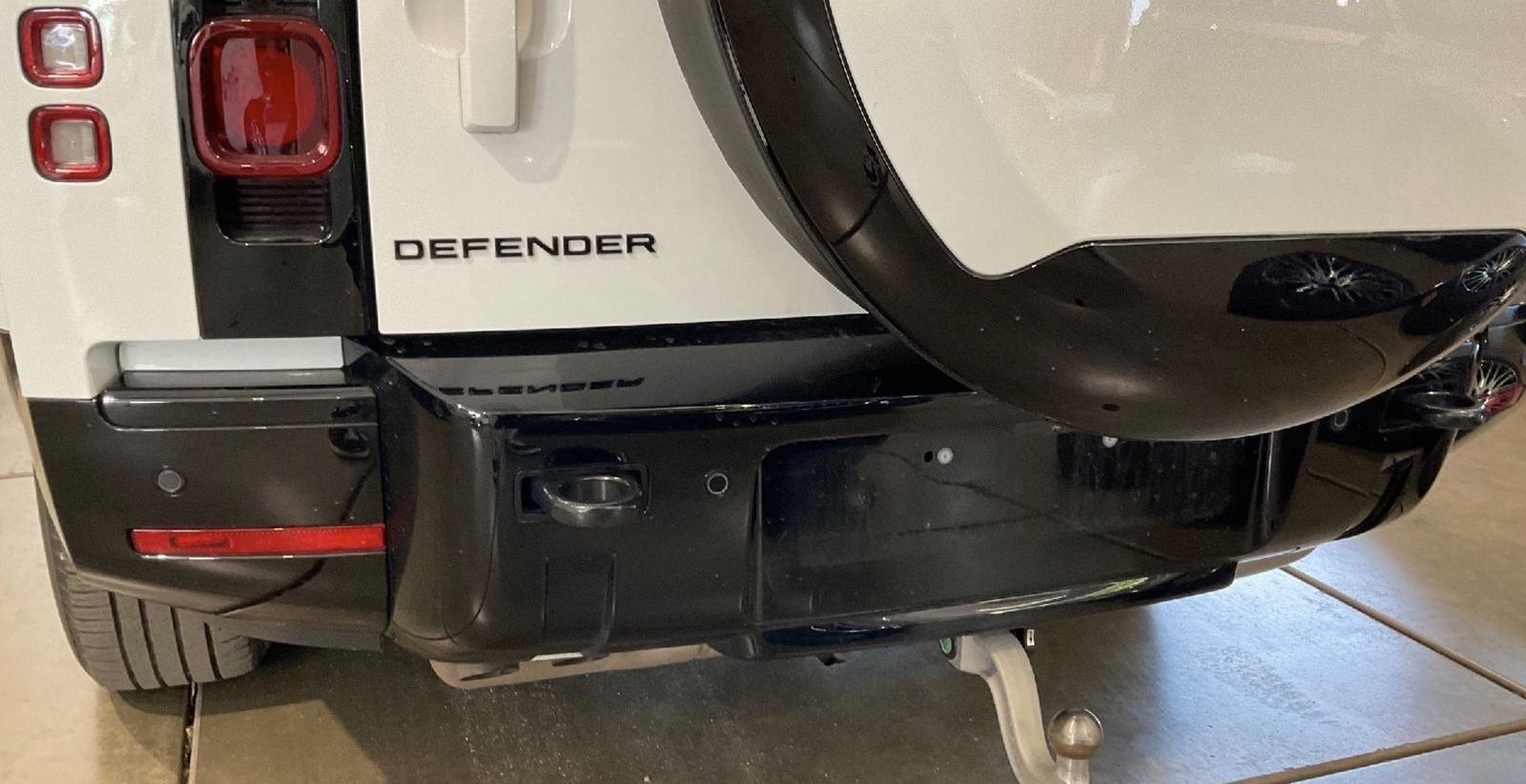 Land Rover Defender 130 X-Dynamic HSE 12