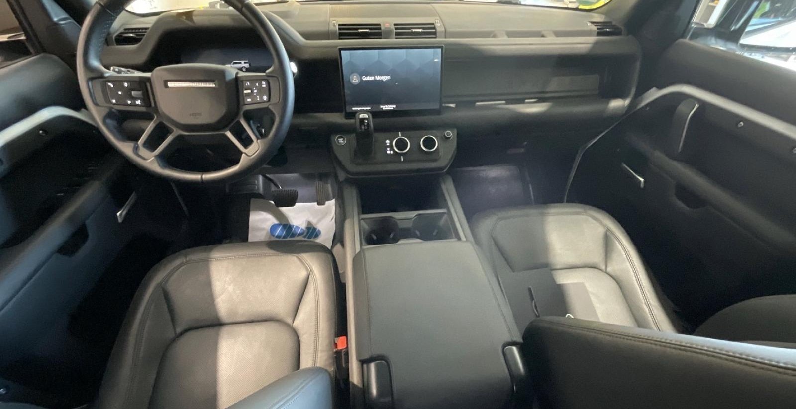 Land Rover Defender 130 X-Dynamic HSE 2