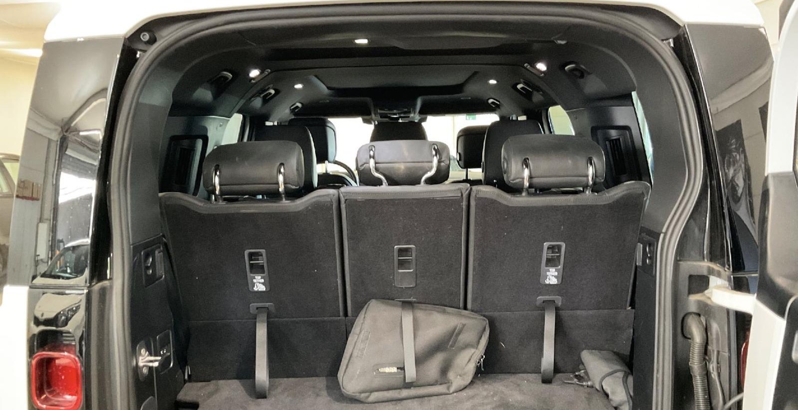 Land Rover Defender 130 X-Dynamic HSE 3