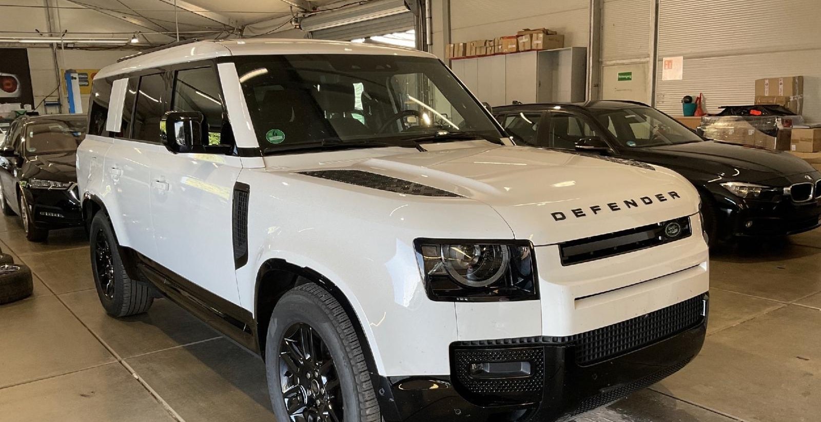 Land Rover Defender 130 X-Dynamic HSE 7