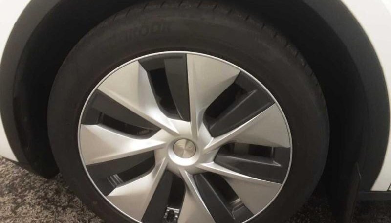 Tesla Model Y Basis RWD 5