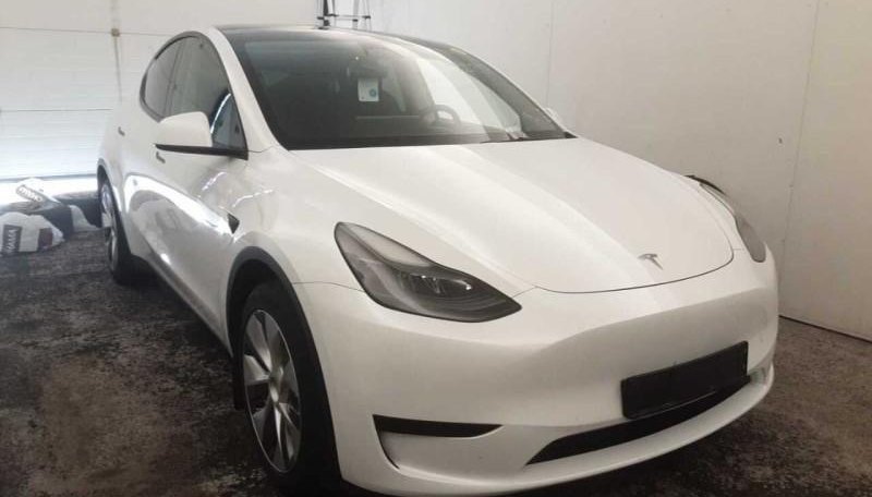 Tesla Model Y Basis RWD 6