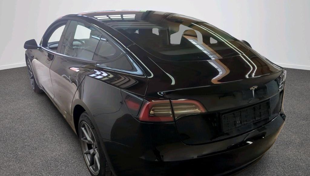 Tesla Model 3 Long Range RWD 3