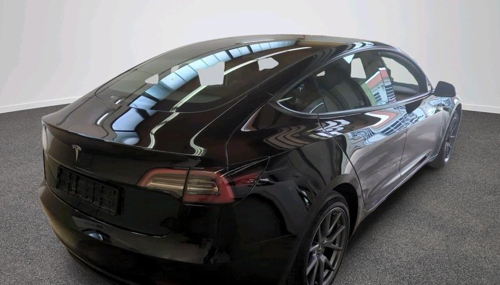Tesla Model 3 Long Range RWD 4