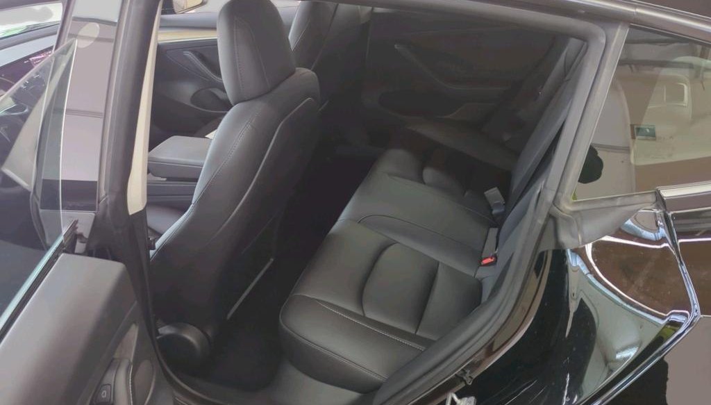 Tesla Model 3 Long Range RWD 8