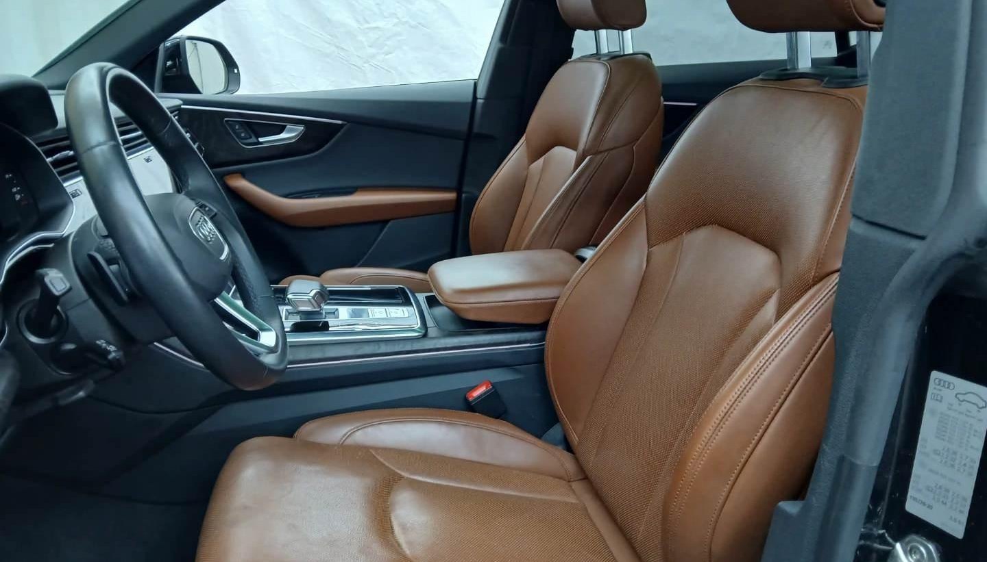 Audi Q8 S-Line 6