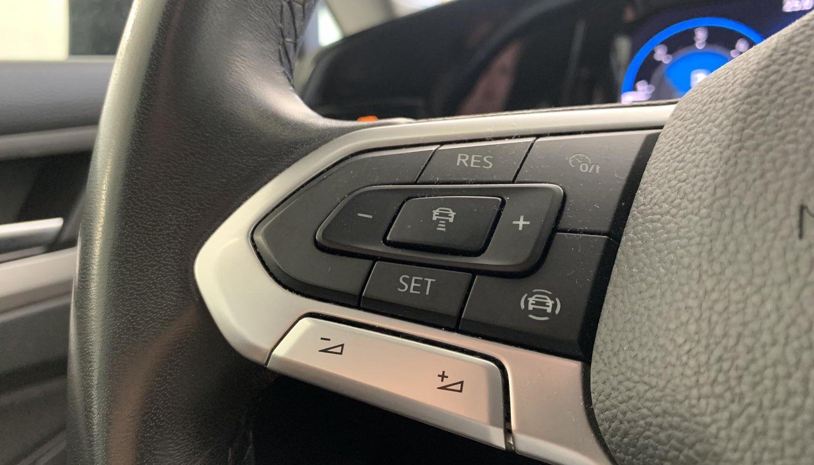 Volkswagen Golf Life 11