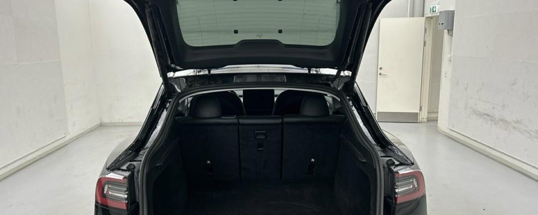 Tesla Model Y LR Performance Dual 11