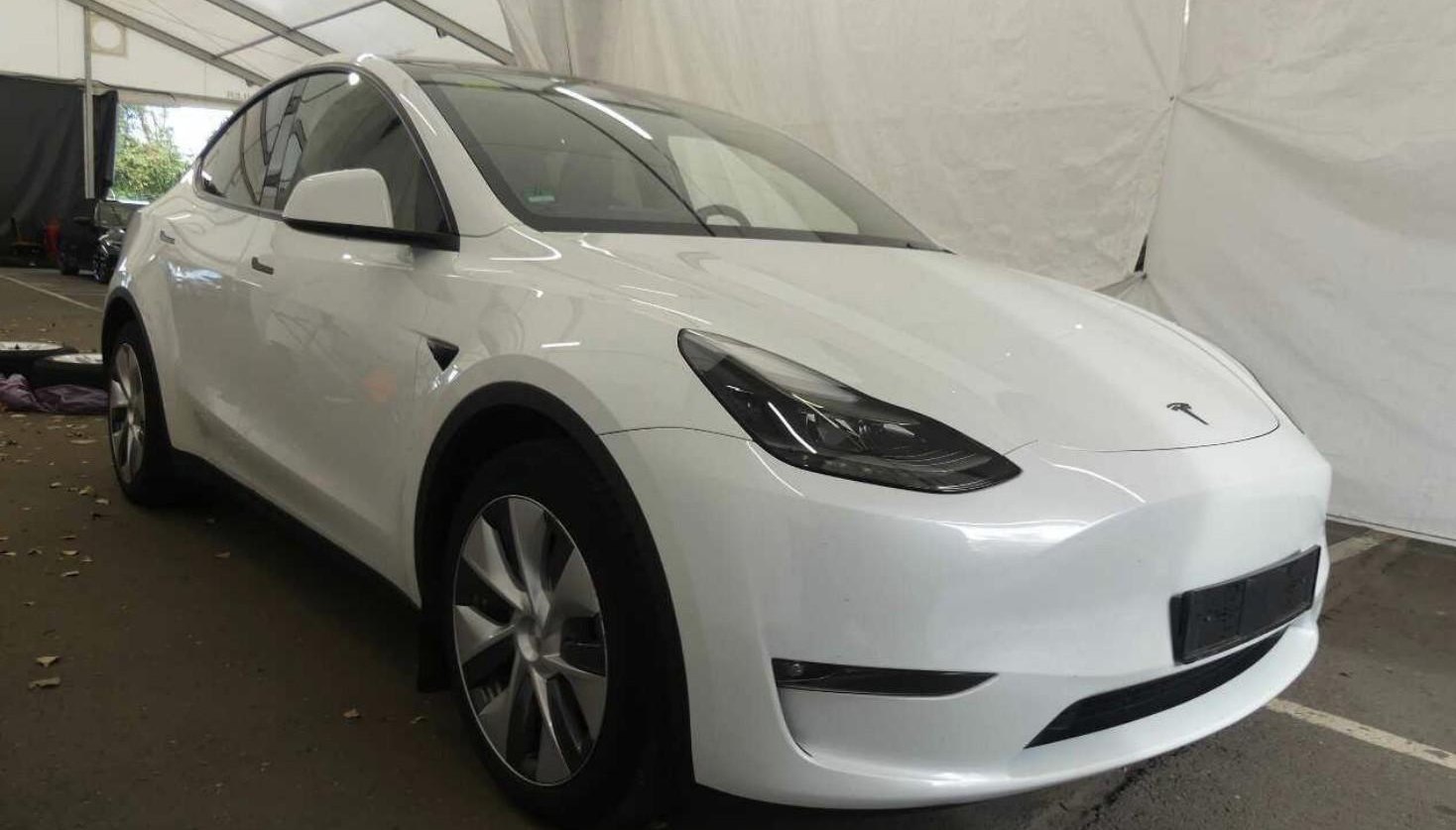 Tesla Model Y Long Range Dual AWD 2