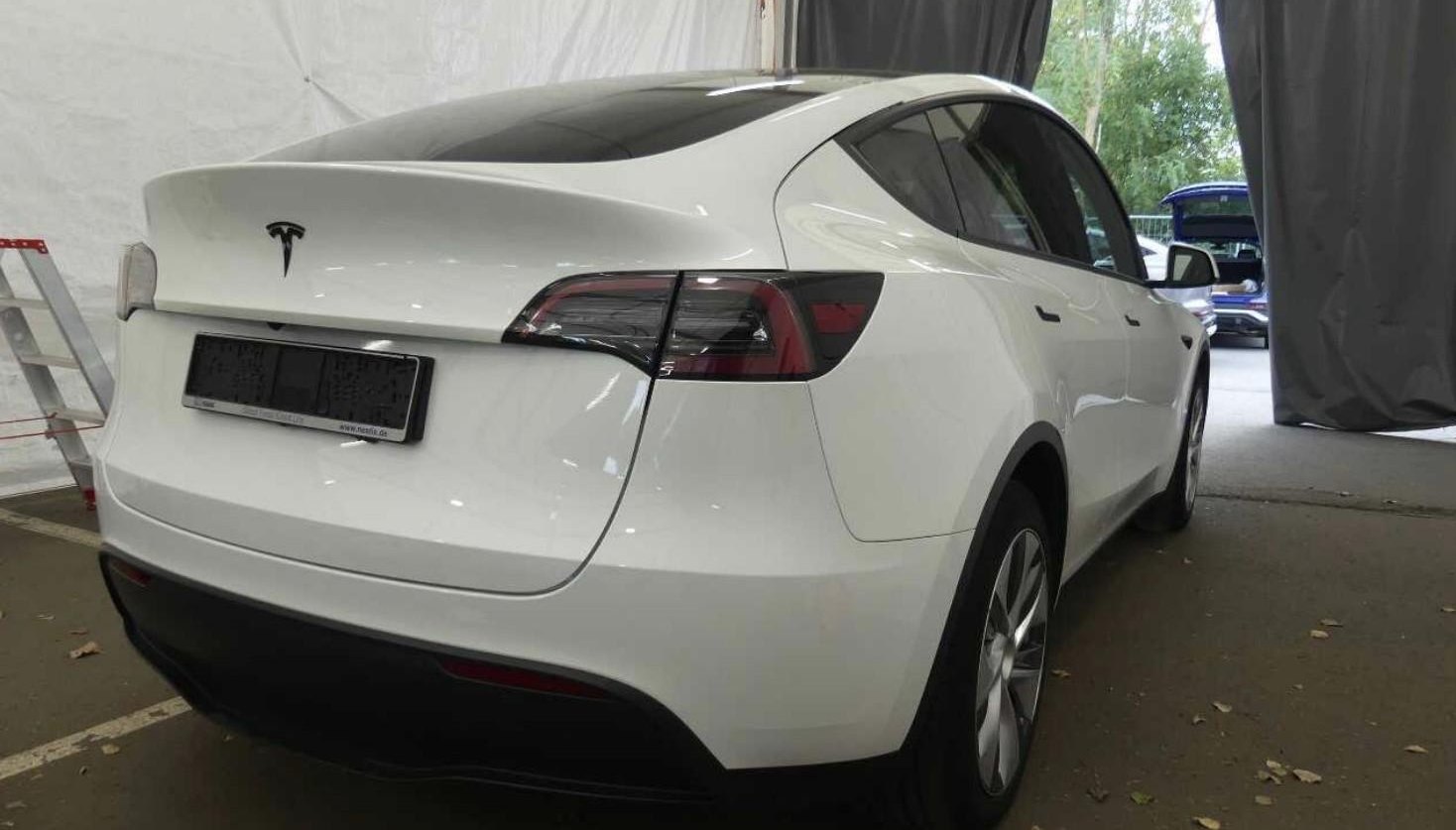 Tesla Model Y Long Range Dual AWD 4