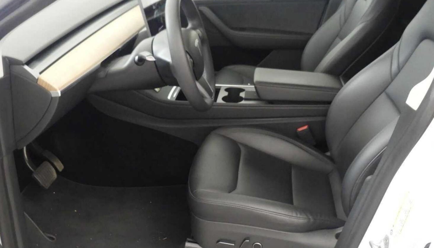 Tesla Model Y Long Range Dual AWD 6