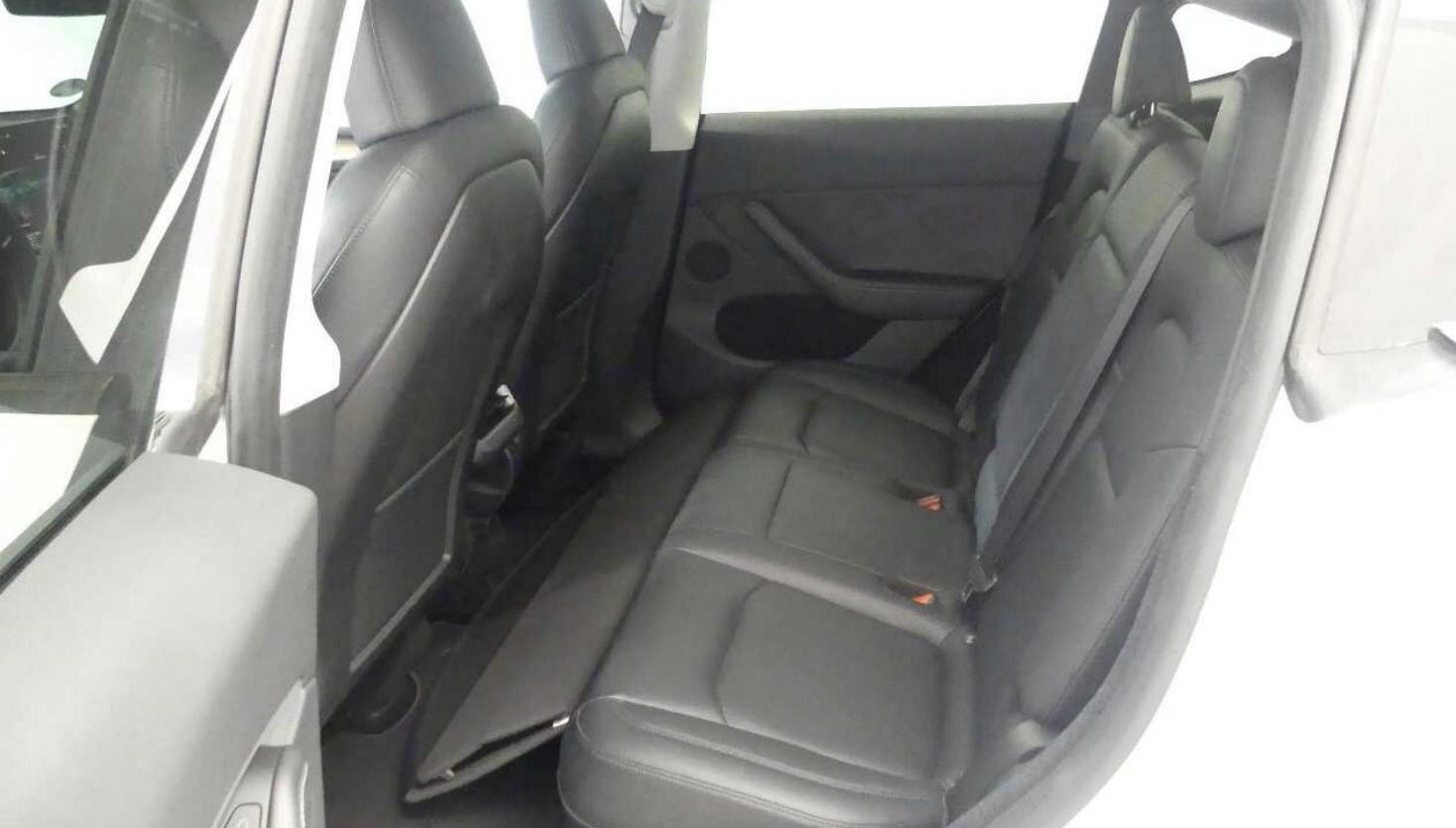 Tesla Model Y Long Range Dual AWD 8