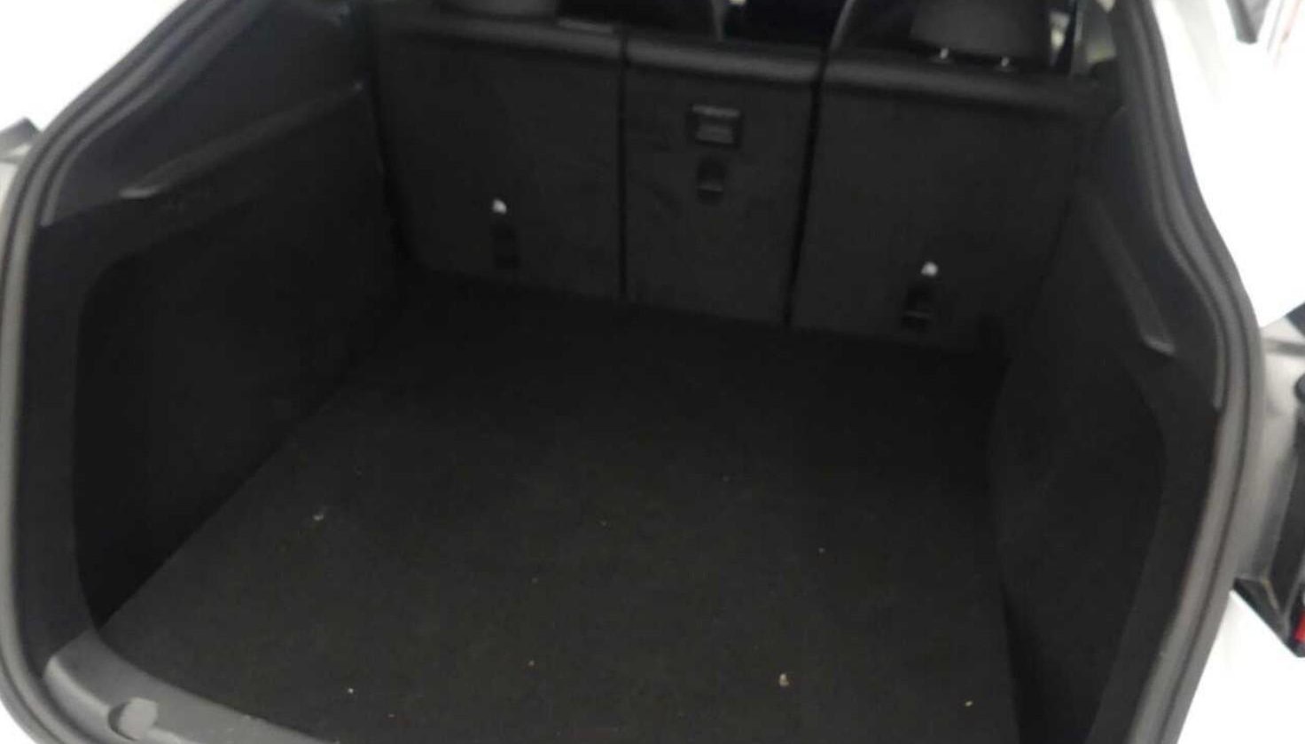 Tesla Model Y Long Range Dual AWD 9
