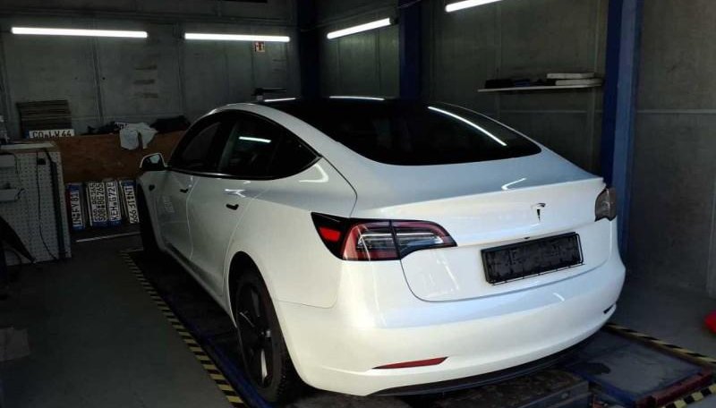 Tesla Model 3 Long Range RWD 3